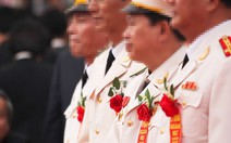 Giáo sư: ông là ai, đang làm gì?