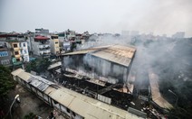 Cảnh tan hoang sau vụ cháy chợ Quang