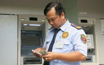 Than lỗ, nhiều ngân hàng muốn tăng phí rút tiền ATM