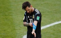 Video: Messi và các cầu thủ Argentina buồn bã rời sân