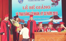 Không ai cấm cầu hôn nơi công cộng, nhưng tỏ tình phải thích hợp!