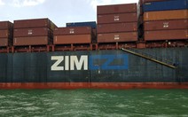 Tàu container mắc cạn ở Vũng Tàu