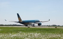 Máy bay Vietnam Airlines lại hạ cánh lệch đường băng