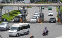 Thu phí sân bay: Sai sao chưa dừng?