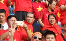 Phụ huynh các tuyển thủ có mặt trên khán đài 'tiếp lửa' cho con