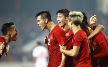 Thắng UAE 1-0, tuyển Việt Nam vươn lên đầu bảng