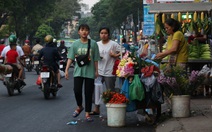 Bát nháo cảnh hàng quán 'xuống đường', xe cộ và quán xá 'cướp' vỉa hè