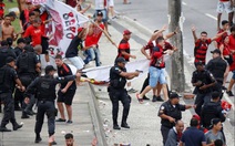 Quang cảnh như 'chiến trường' khi Flamengo trở về sau chiến thắng ở Copa Libertadores