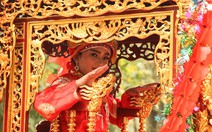 Chia nhỏ lộc, bỏ lộc hoa tre vào… bao tải tránh 'vỡ trận' hội Gióng