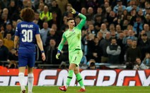 Thủ môn Kepa và HLV Sarri nói gì về tình huống thay người?