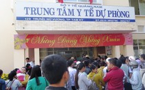 Thiếu vắc xin 6 trong 1, dân chen lấn để tiêm cho con