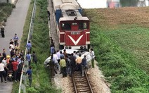 Ôtô băng đường ngang bị tàu kéo lê: 2 người chết, 3 người bị thương