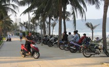 Dẹp bãi xe trong clip 'dắt xe du khách bỏ giữa đường'