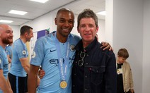 Video cầu thủ Manchester City hát bài 'Wonderwall' cùng Noel Gallagher