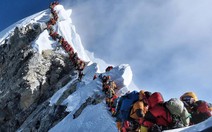 Hai người chết vì xếp hàng chờ trên đỉnh núi Everest?