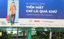 Những chuyện thú vị về cà thẻ, xài ví điện tử