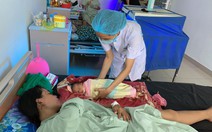 Cứu sống bé sơ sinh 'đẻ rớt', phần đầu kẹt trong âm đạo mẹ