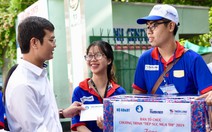 Bí thư Trung ương Đoàn đến điểm thi, cổ vũ tinh thần tình nguyện viên