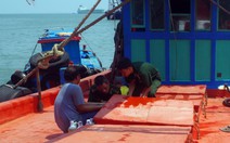 Bắt tàu chở 80.000 lít dầu không rõ nguồn gốc