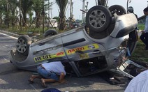 Truy tìm ôtô tông taxi lật ngửa, xe tải lật nghiêng rồi bỏ trốn