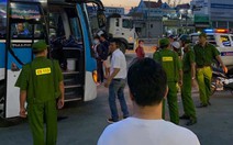 Truy tìm hai kẻ nghi 'ngáo đá' chặn xe khách cướp tiền tài xế