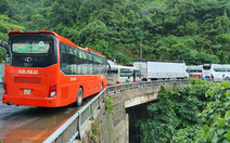 Đèo Bảo Lộc sạt lở 6 điểm, kẹt xe 'đông cứng' gần 25km