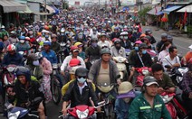 Dòng người nối hàng dài quay lại Sài Gòn sau lễ 2-9