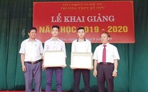 Khen thưởng 2 nam sinh dũng cảm cứu người trong lũ dữ