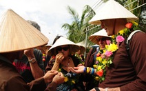 Hội An mở cửa làng rau Trà Quế chào đoàn khách xông đất Hội An