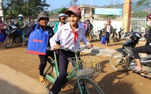 'Tết sẻ chia với học trò vùng bão lũ và hạn mặn': Quà xuân đến với trò nghèo