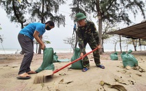 Hối hả tạo hào tránh sóng chống bão số 7 trên biển Cửa Lò