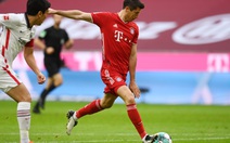 Lewandowski lập hat-trick, Bayern vùi dập Frankfurt