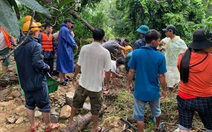 Cứu mẹ, 3 cha con bị lũ cuốn trôi