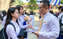 Hoàn tất điểm 5 học kỳ, thí sinh có thể nộp hồ sơ xét tuyển học bạ vào UEF
