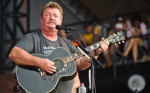 Huyền thoại nhạc đồng quê Joe Diffie qua đời do COVID-19