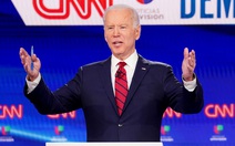 Thay đổi chiến thuật, ông Biden vượt ông Trump về tỉ lệ ủng hộ