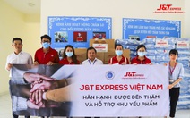 J&T Express tặng nhu yếu phẩm cho người bại liệt, người già neo đơn