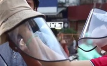 Học sinh đeo nón tấm chắn có thể bị mỏi mắt, đau đầu, cận thị