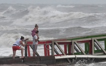 Bão Hanna làm lở đất tại bang Texas, 2 trận bão khác chờ nối đuôi vào Mỹ