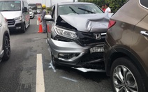 Bốn xe tông nhau trên cao tốc ngày đầu năm mới