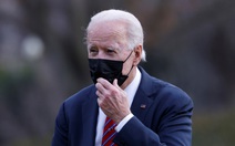 Politico: Tổng thống Biden trải qua 10 ngày đầu tiên 'ngổn ngang với vắc xin'