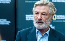 Alec Baldwin nổ súng đạo cụ vô tình bắn chết người trên phim trường Rust