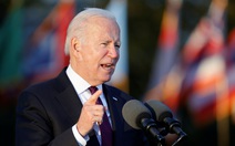 Tổng thống Biden âm tính sau khi nhân viên Nhà Trắng bay cùng mắc COVID-19