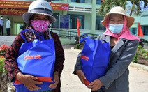 'Có quà từ Tết sẻ chia, bà không phải lo bánh mứt, lại có tiền mua thịt gạo'