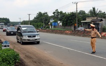 Nổ súng chỉ thiên, truy đuổi hơn 20km bắt ôtô 'thông chốt' kiểm soát