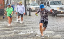 Bão Elsa cản trở việc tìm nạn nhân vụ sập nhà ở Miami