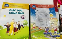 Sắp vào năm học, phụ huynh vẫn chưa mua được sách giáo khoa cho con