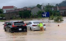 Nghệ An: Mưa dồn dập, hồ thủy lợi, thủy điện xả tràn, chia cắt nhiều nơi