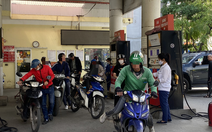 Hà Nội: Không hết xăng nhưng bán cầm chừng