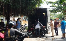 Đưa hơn 100 xe máy nghi 'độ chế' tại một quán cà phê về trụ sở công an